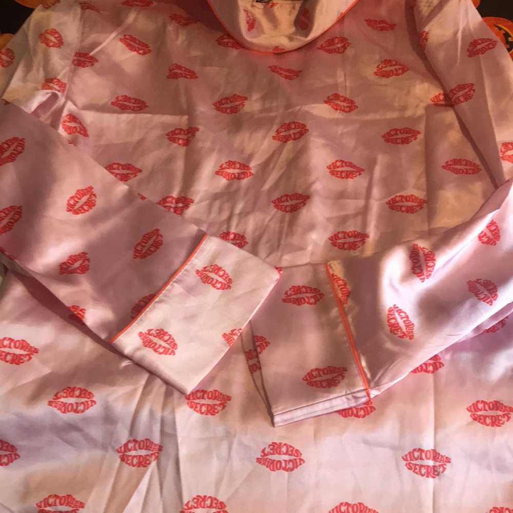 Victoria’s Secret Satin Pajama Top - Picture 4 of 4